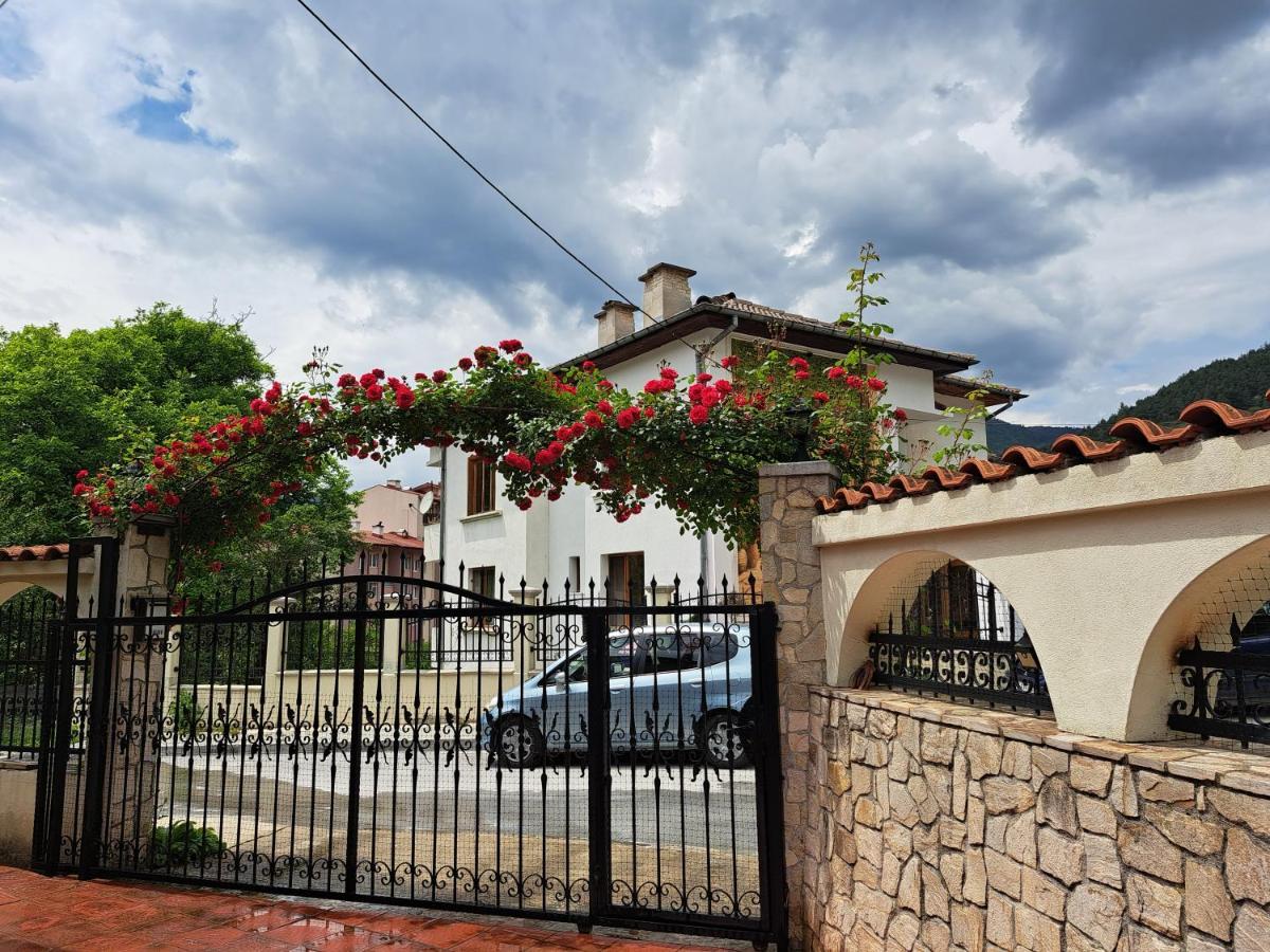 Guest House Benita Devin Exterior photo