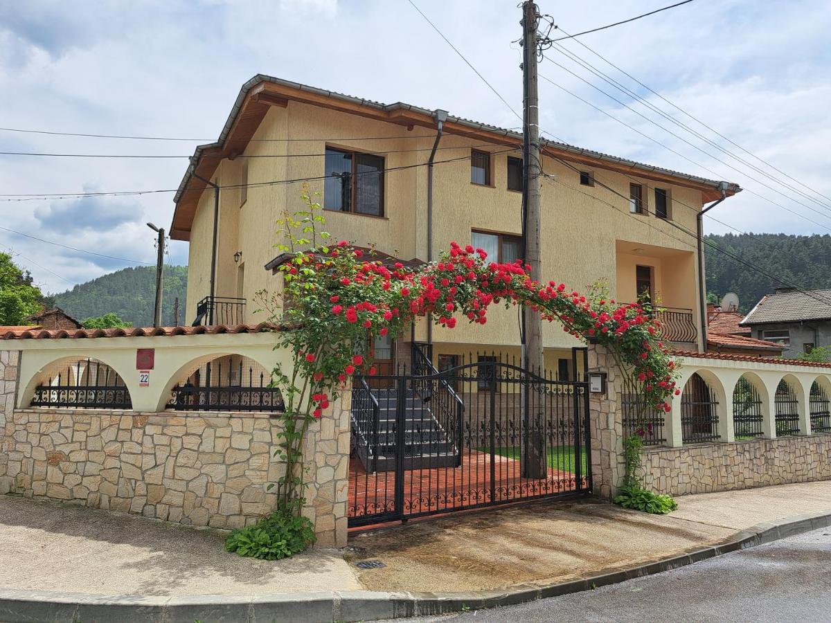Guest House Benita Devin Exterior photo
