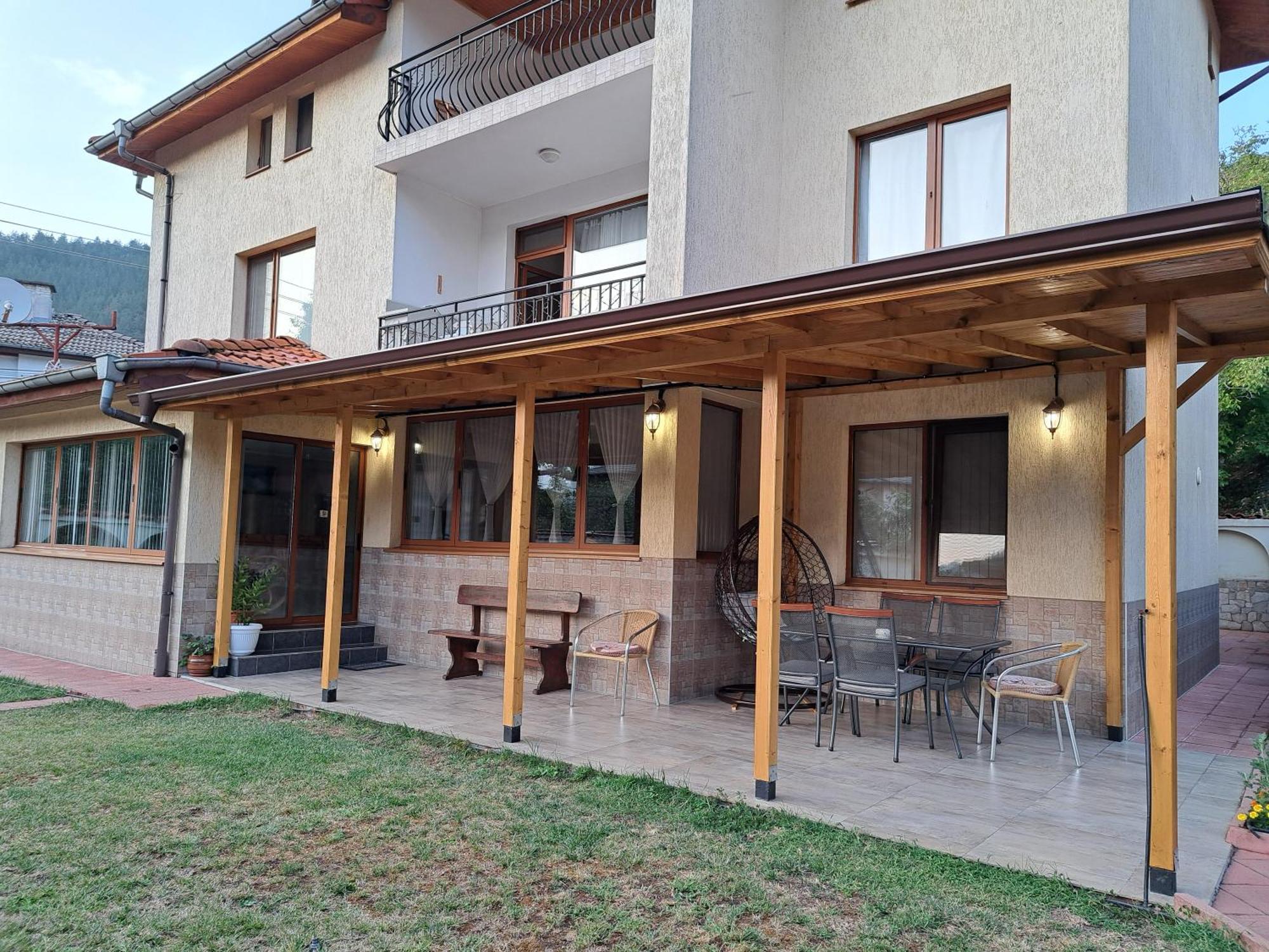 Guest House Benita Devin Exterior photo