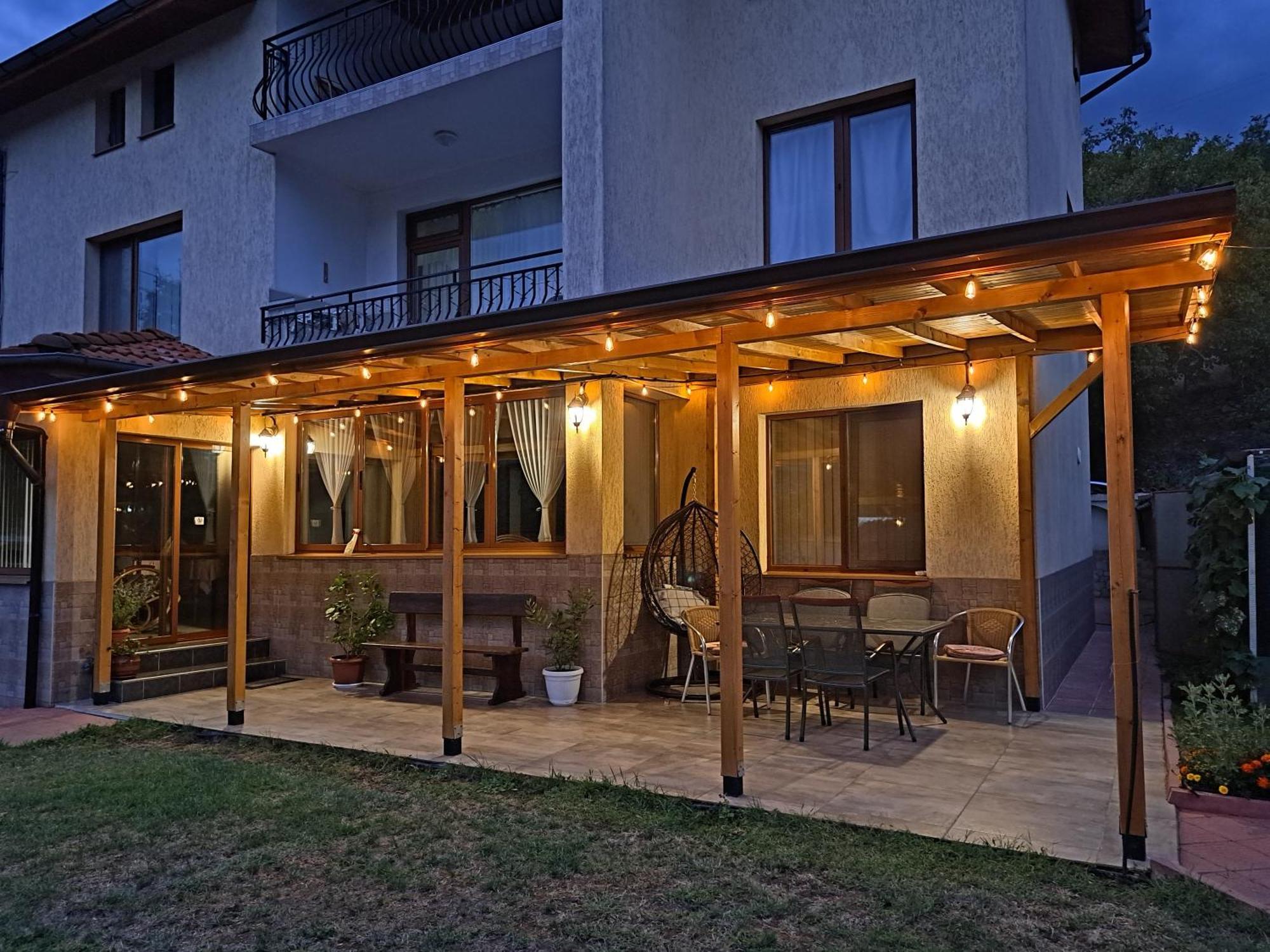 Guest House Benita Devin Exterior photo