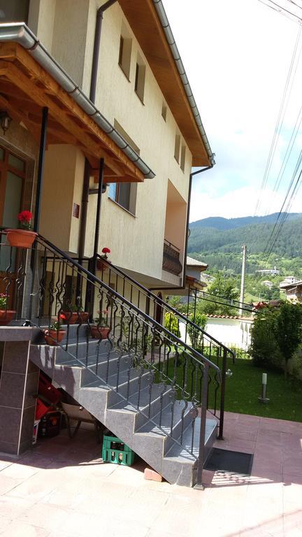 Guest House Benita Devin Exterior photo